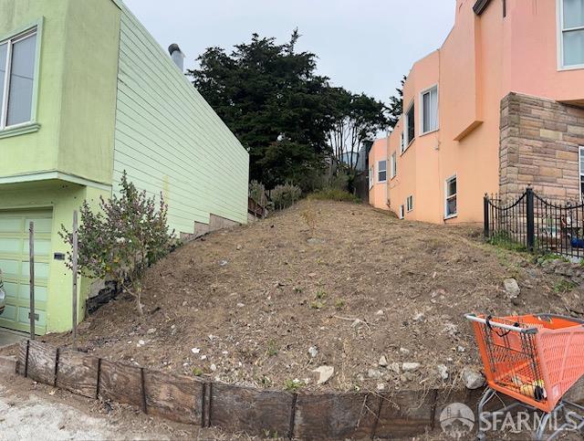 95 Santa Cruz Avenue