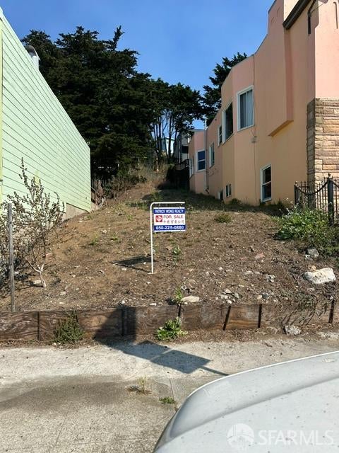 95 Santa Cruz Avenue