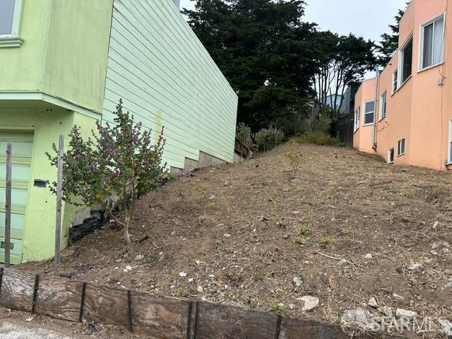95 Santa Cruz Avenue