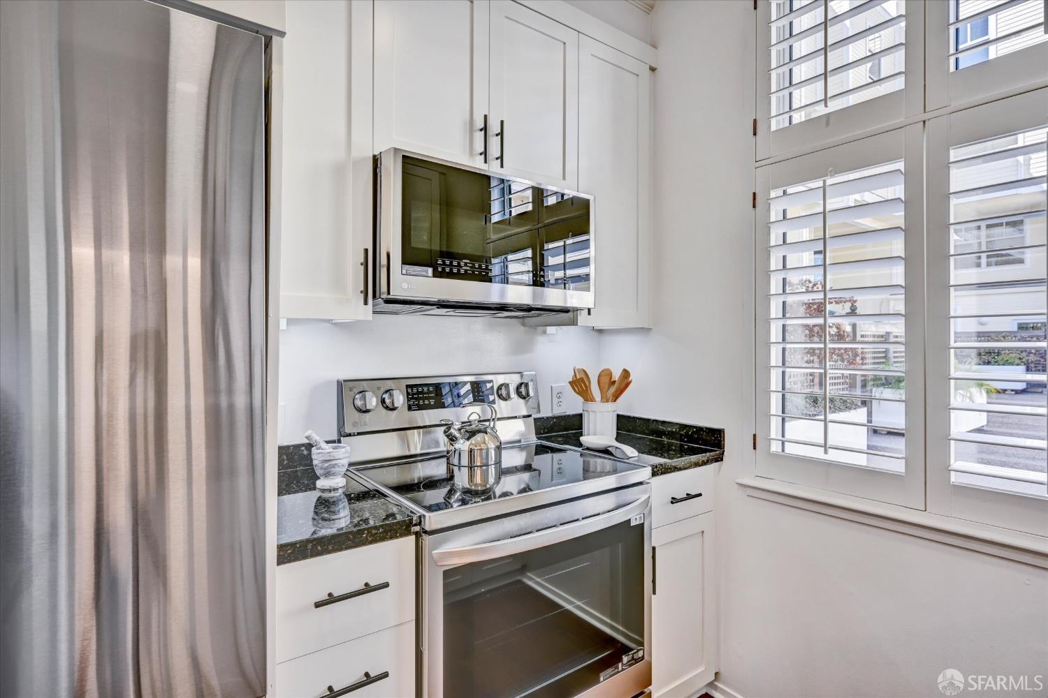 2075 Sutter Street 233
