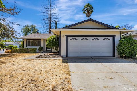 372 Glacier Drive, Martinez, CA 94553 - #: 425066211