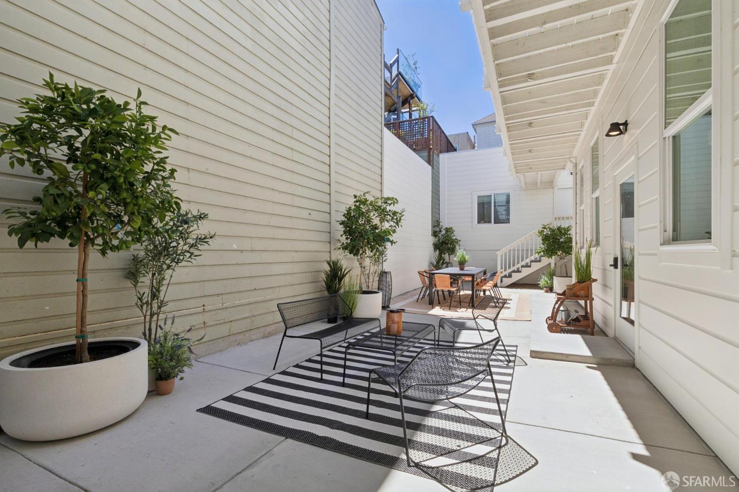 282 Fair Oaks Street