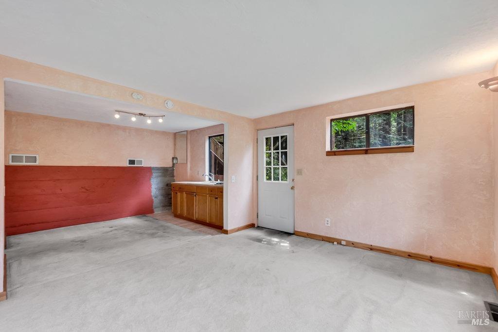 Forestville, California 95436, United States, 1 Bedroom Bedrooms, ,1 BathroomBathrooms,Residential,Pending,121908
