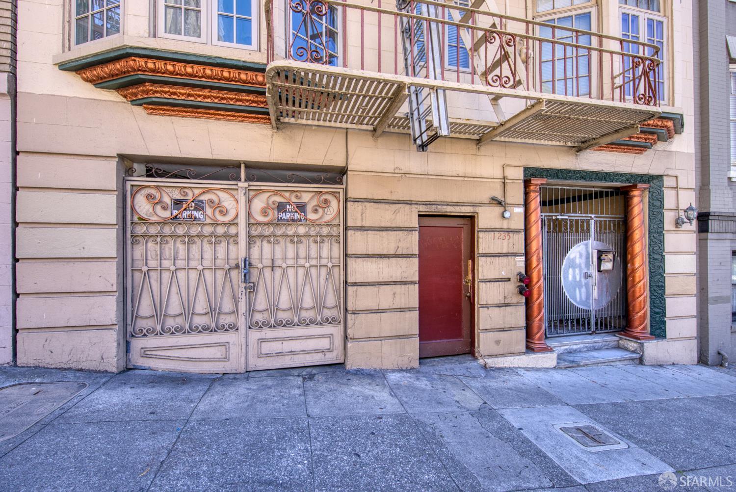 1235 Bush Street
