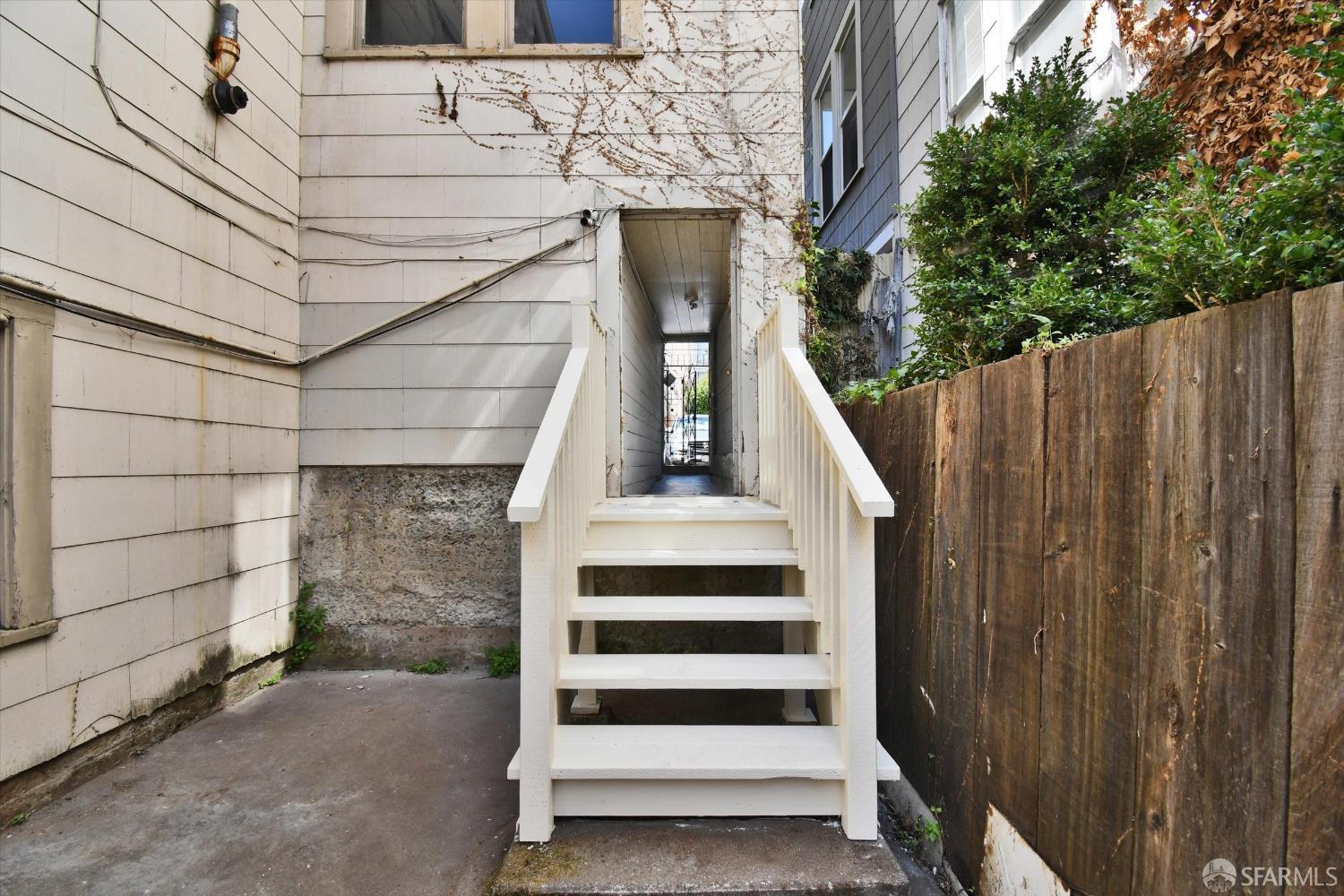 San Francisco, California 94110, United States, 5 Bedrooms Bedrooms, ,2 BathroomsBathrooms,Residential,Active,205147