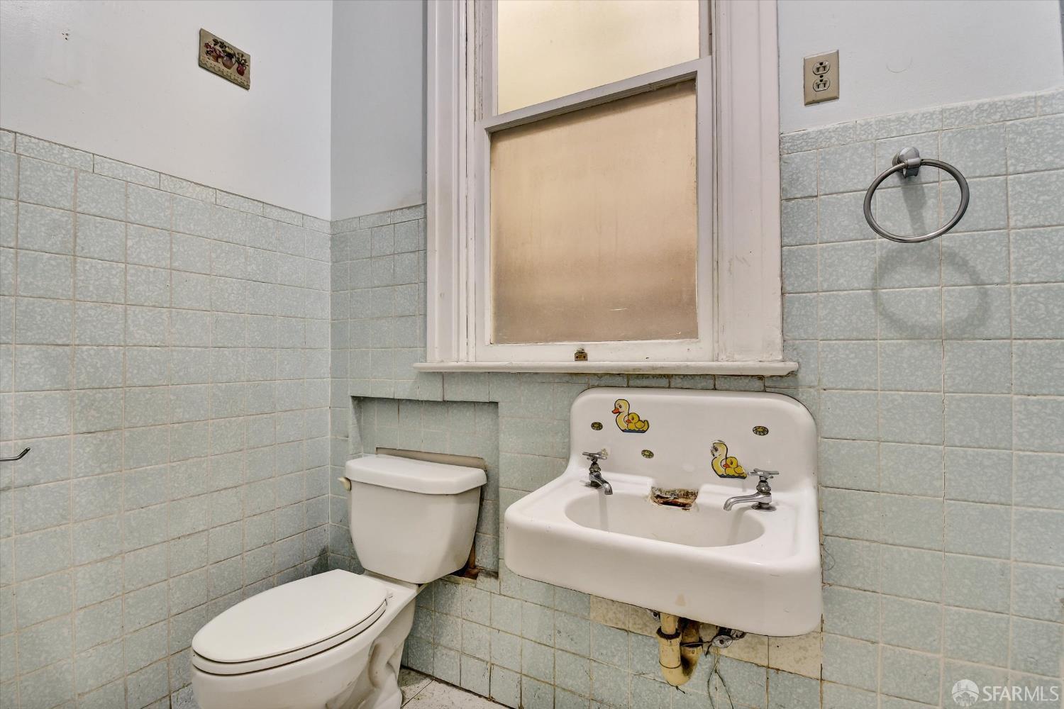 San Francisco, California 94110, United States, 5 Bedrooms Bedrooms, ,2 BathroomsBathrooms,Residential,Active,205147