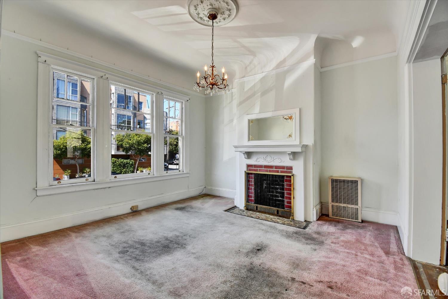 San Francisco, California 94110, United States, 5 Bedrooms Bedrooms, ,2 BathroomsBathrooms,Residential,Active,205147