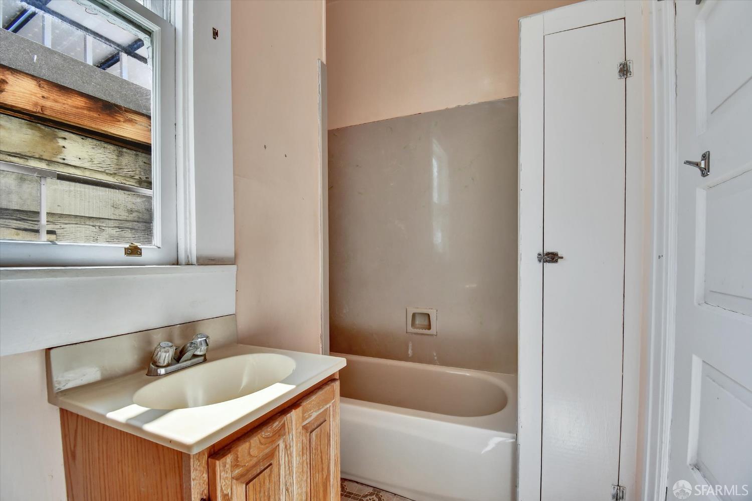 San Francisco, California 94110, United States, 5 Bedrooms Bedrooms, ,2 BathroomsBathrooms,Residential,Active,205147