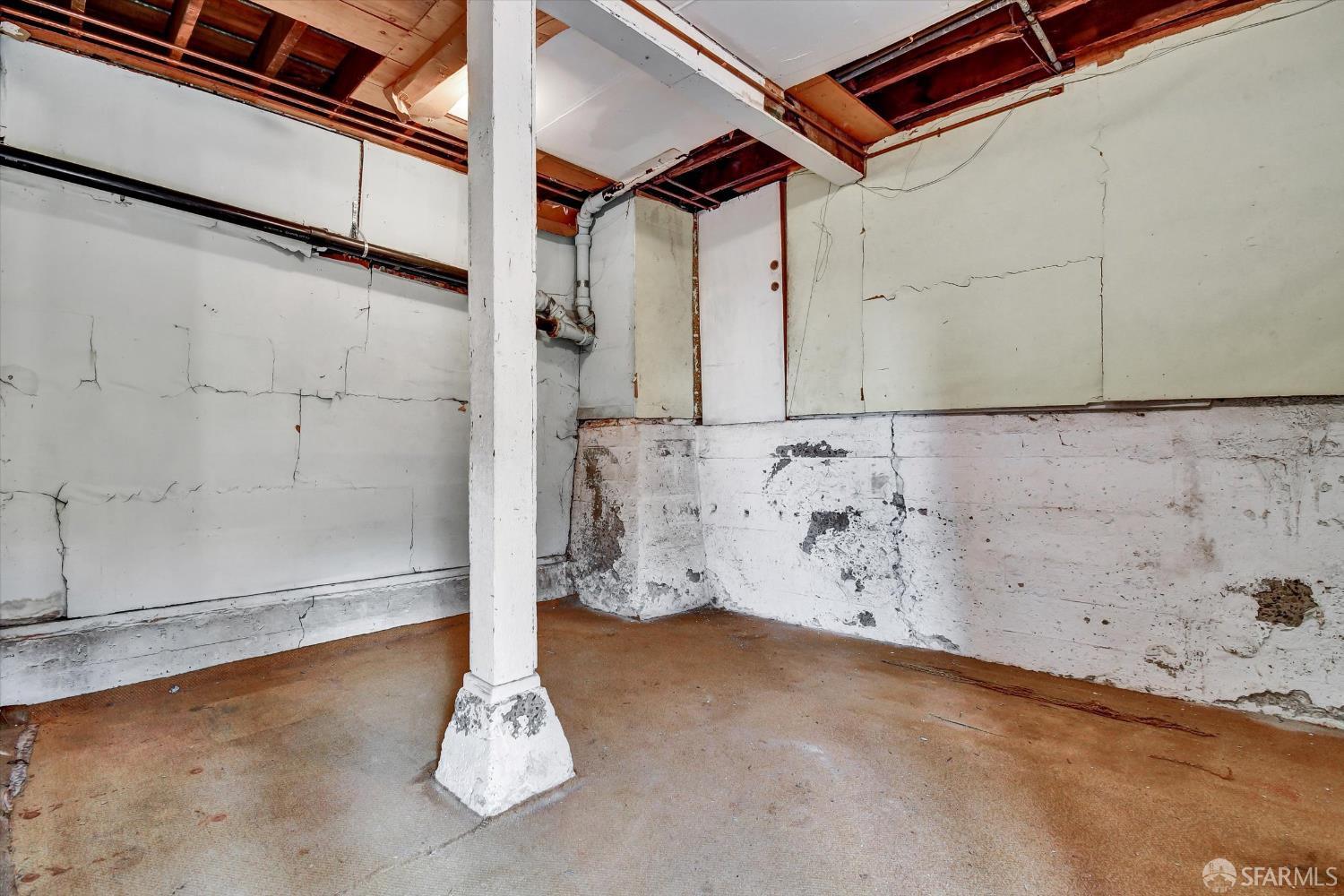 San Francisco, California 94110, United States, 5 Bedrooms Bedrooms, ,2 BathroomsBathrooms,Residential,Active,205147