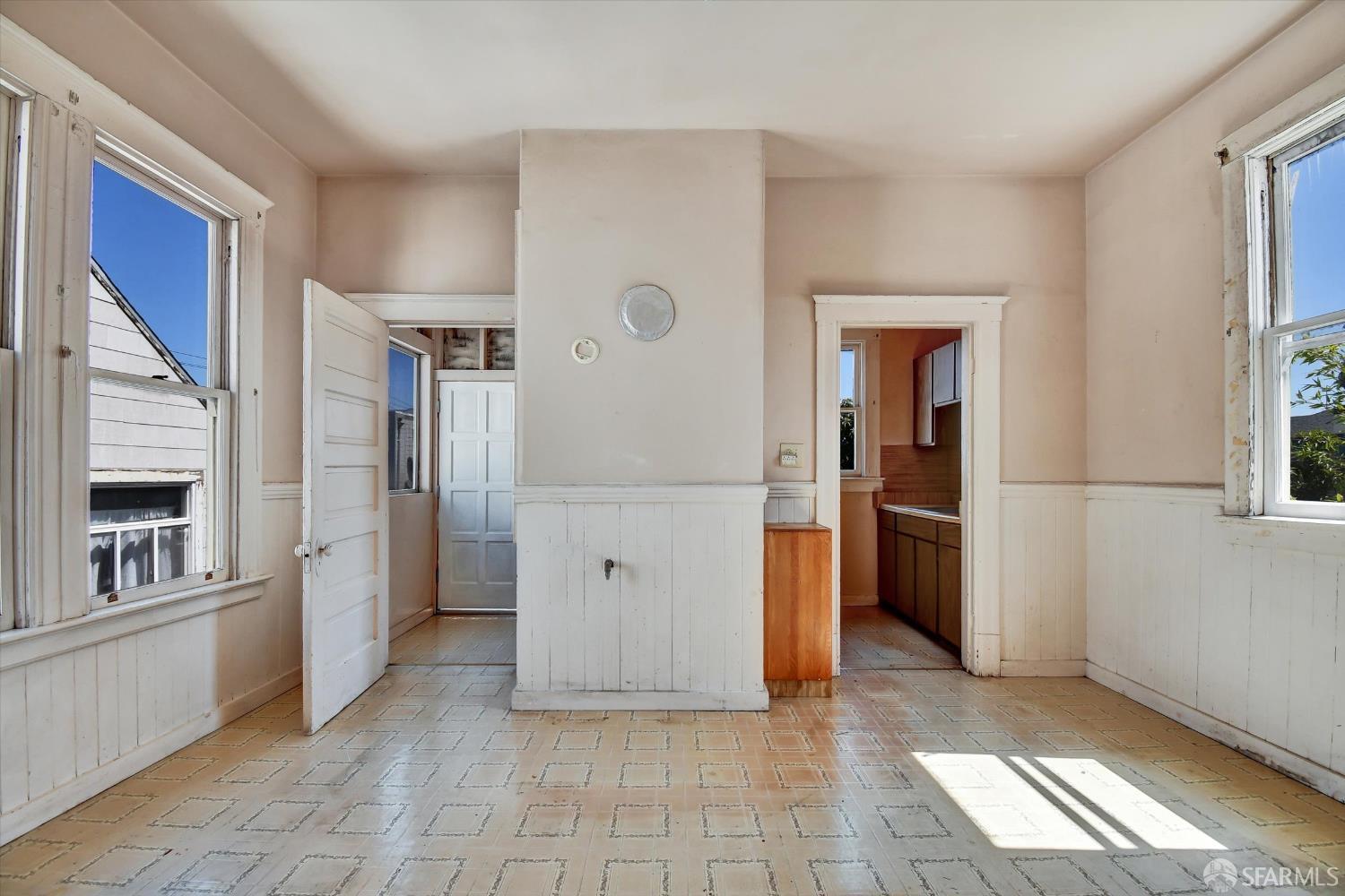 San Francisco, California 94110, United States, 5 Bedrooms Bedrooms, ,2 BathroomsBathrooms,Residential,Active,205147