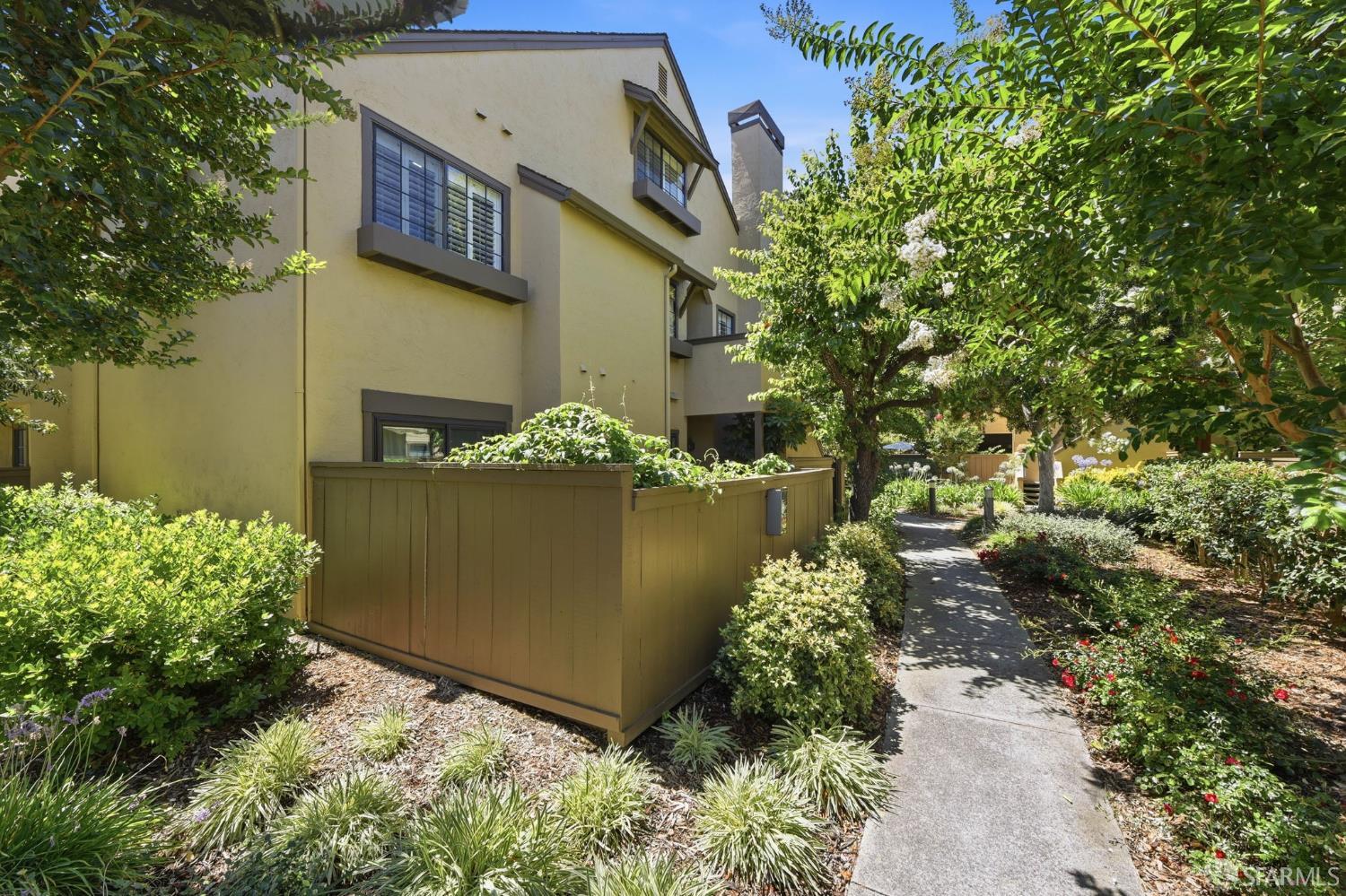 1949 Huxley Court