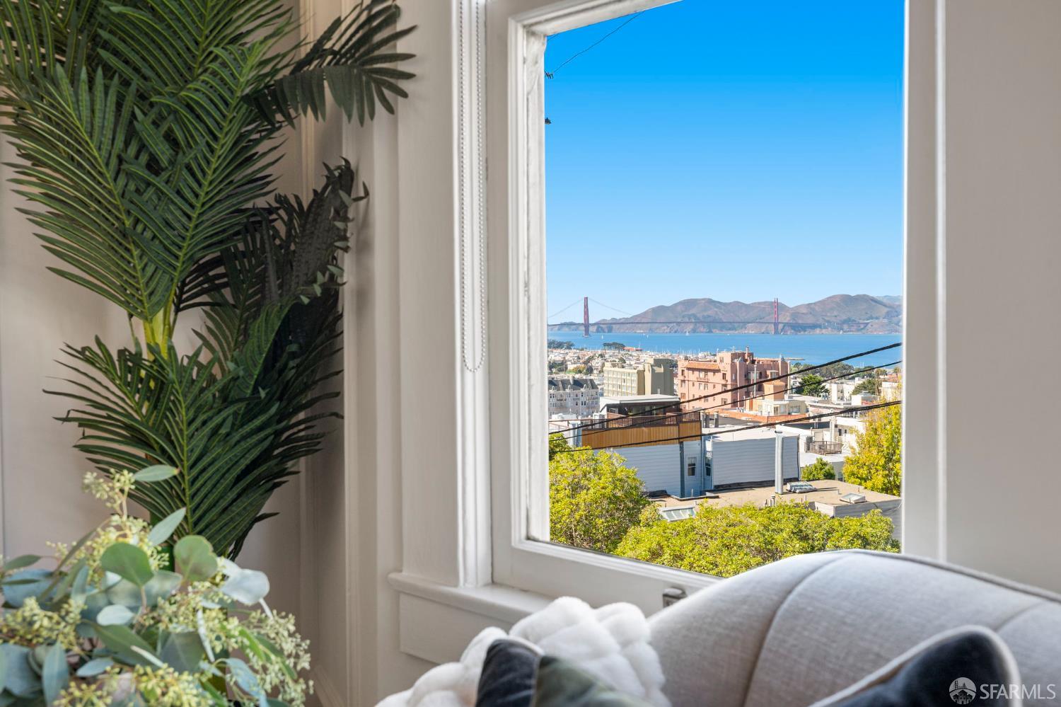 2363 Larkin Street 34