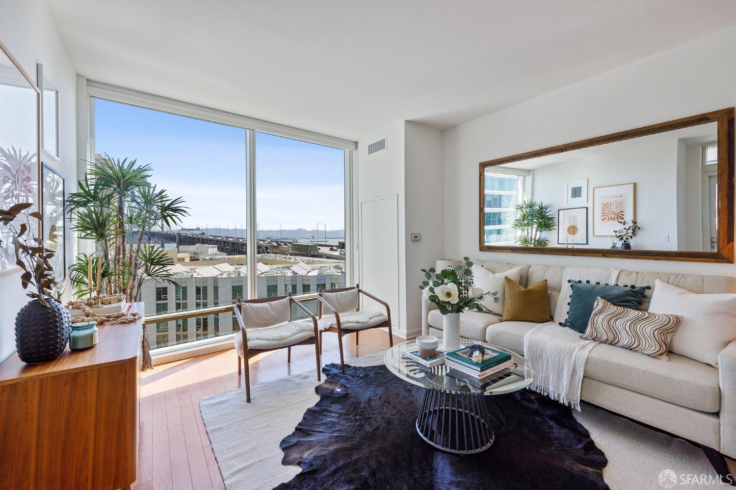 425 1st Street 1008