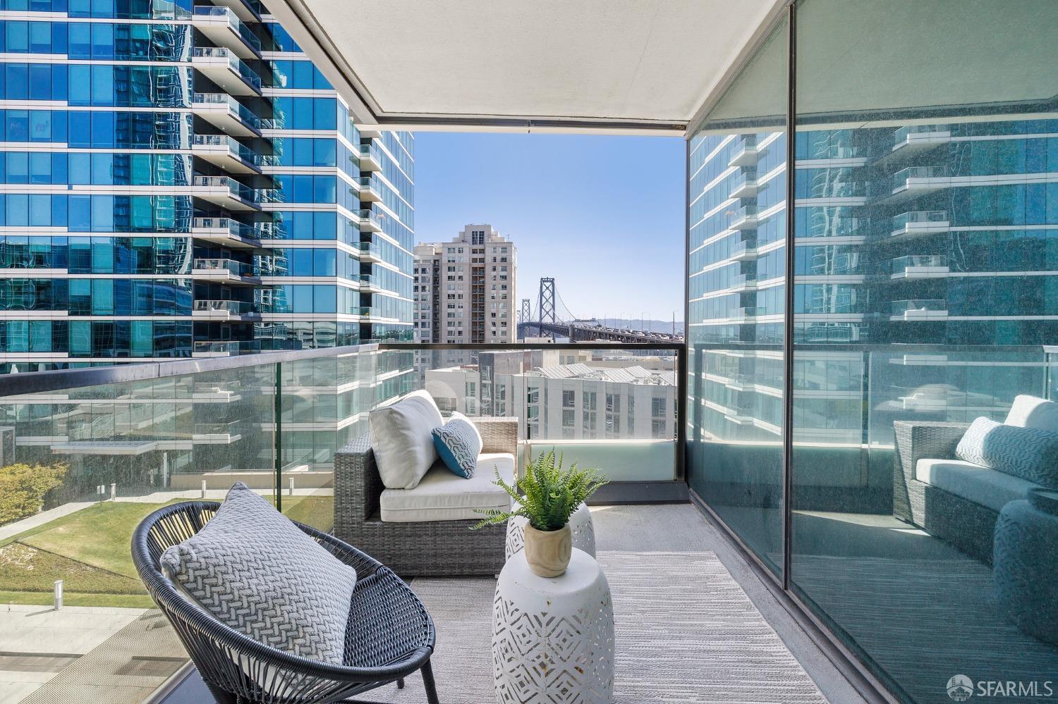 425 1st Street 1008