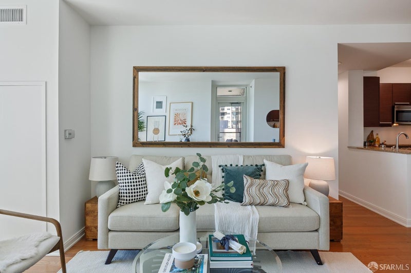 425 1st Street 1008