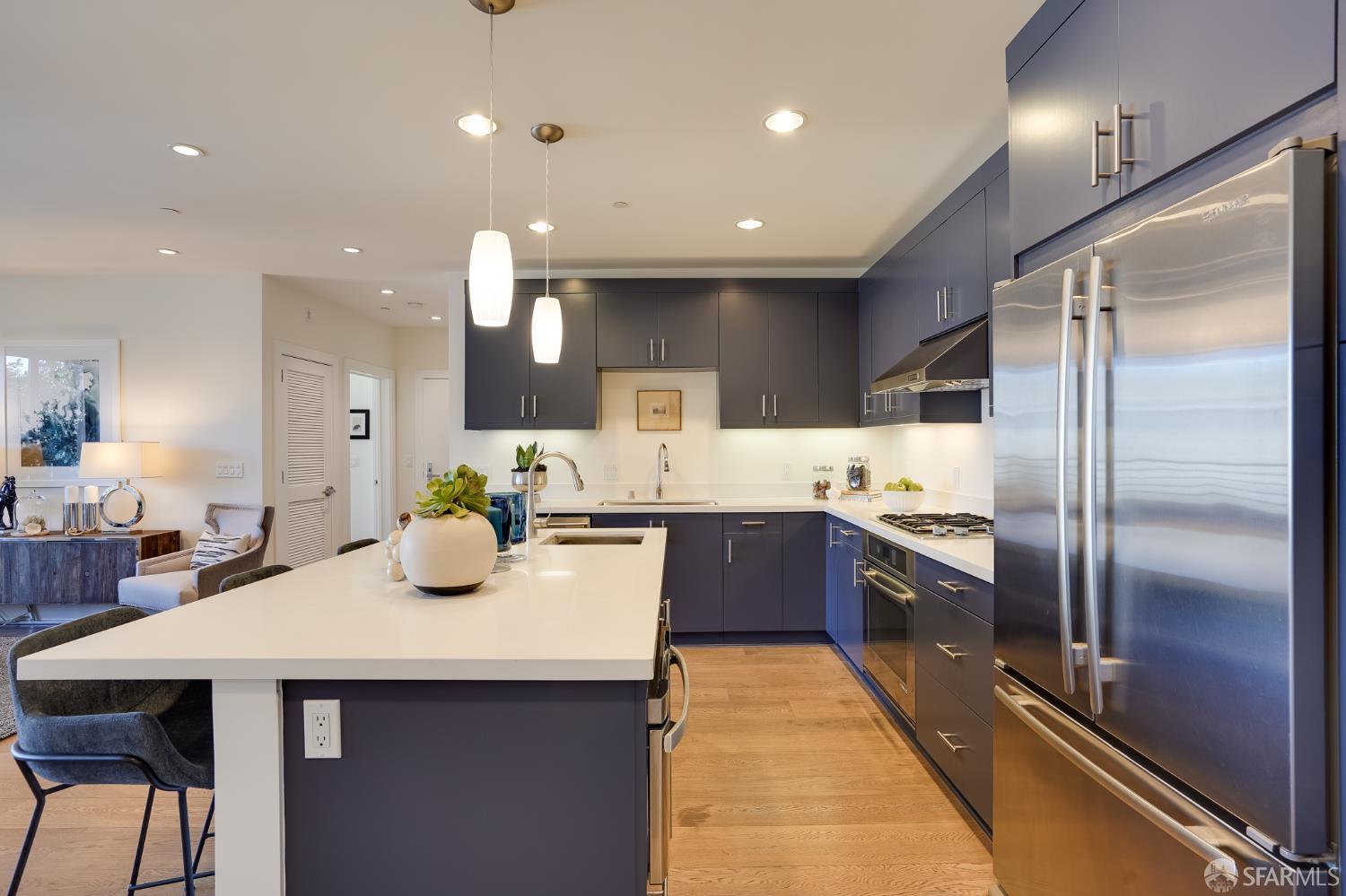 736 Valencia Street 402