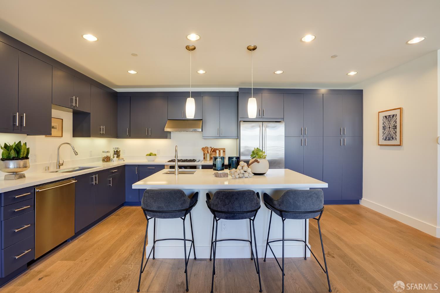 736 Valencia Street 402