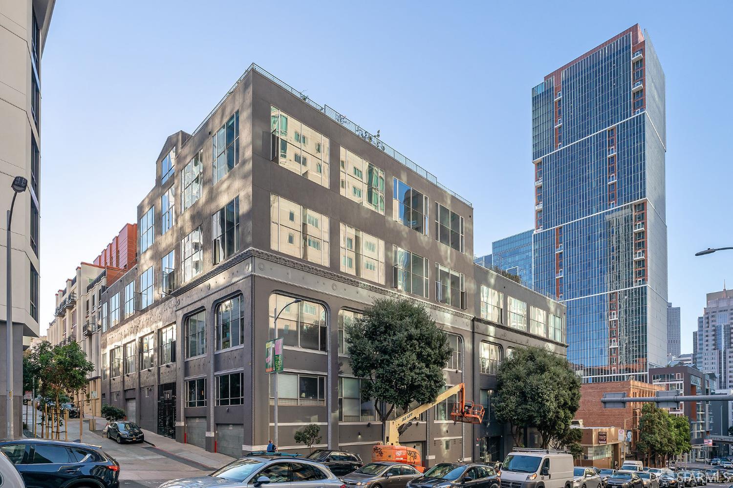 18 Lansing Street 402