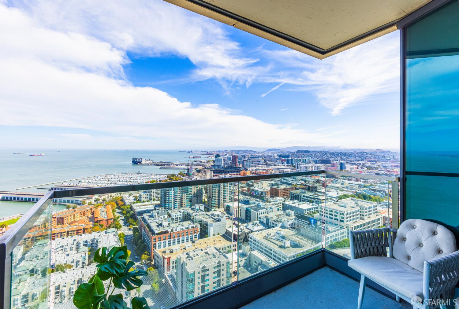 425 1st Street 3202