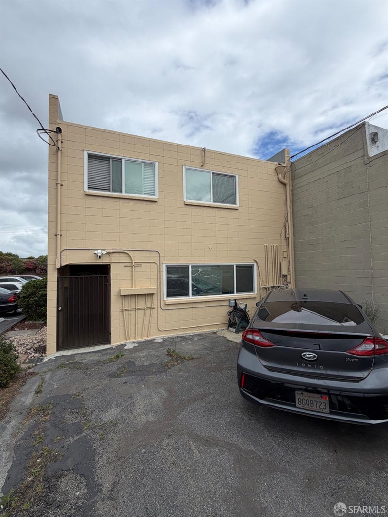 1124 El Camino Real