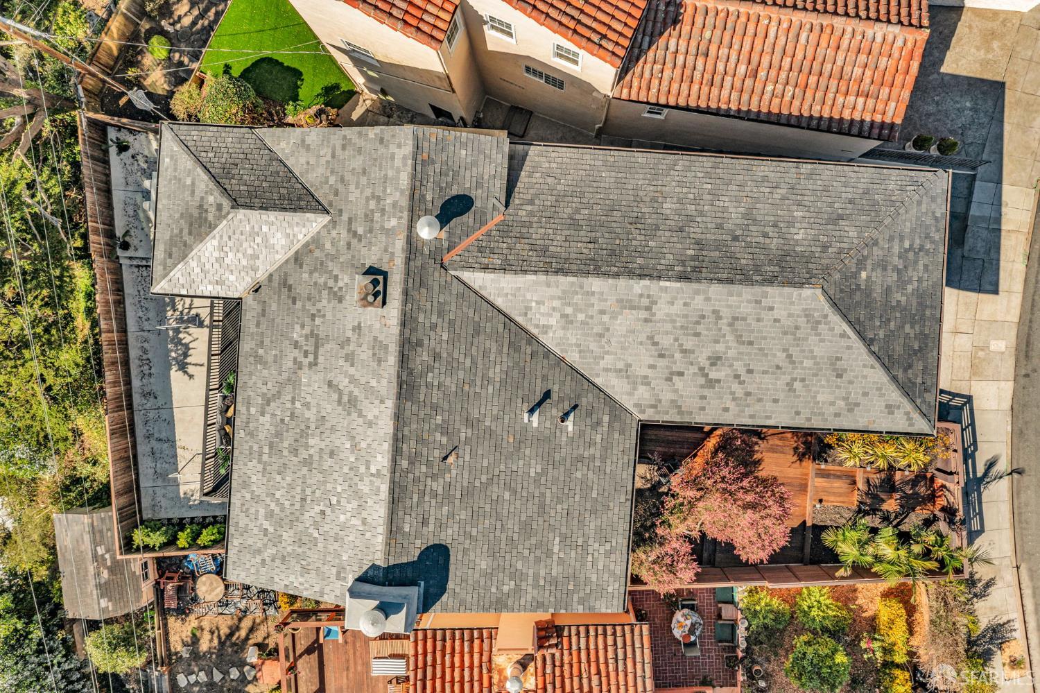 San Francisco, California 94127, United States, 5 Bedrooms Bedrooms, ,3 BathroomsBathrooms,Residential,Pending,236021