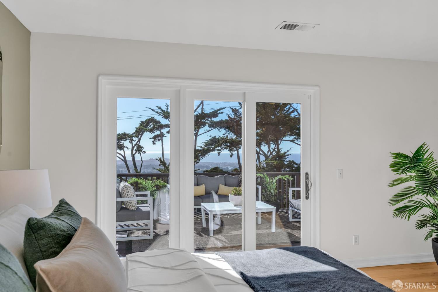 San Francisco, California 94127, United States, 5 Bedrooms Bedrooms, ,3 BathroomsBathrooms,Residential,Pending,236021