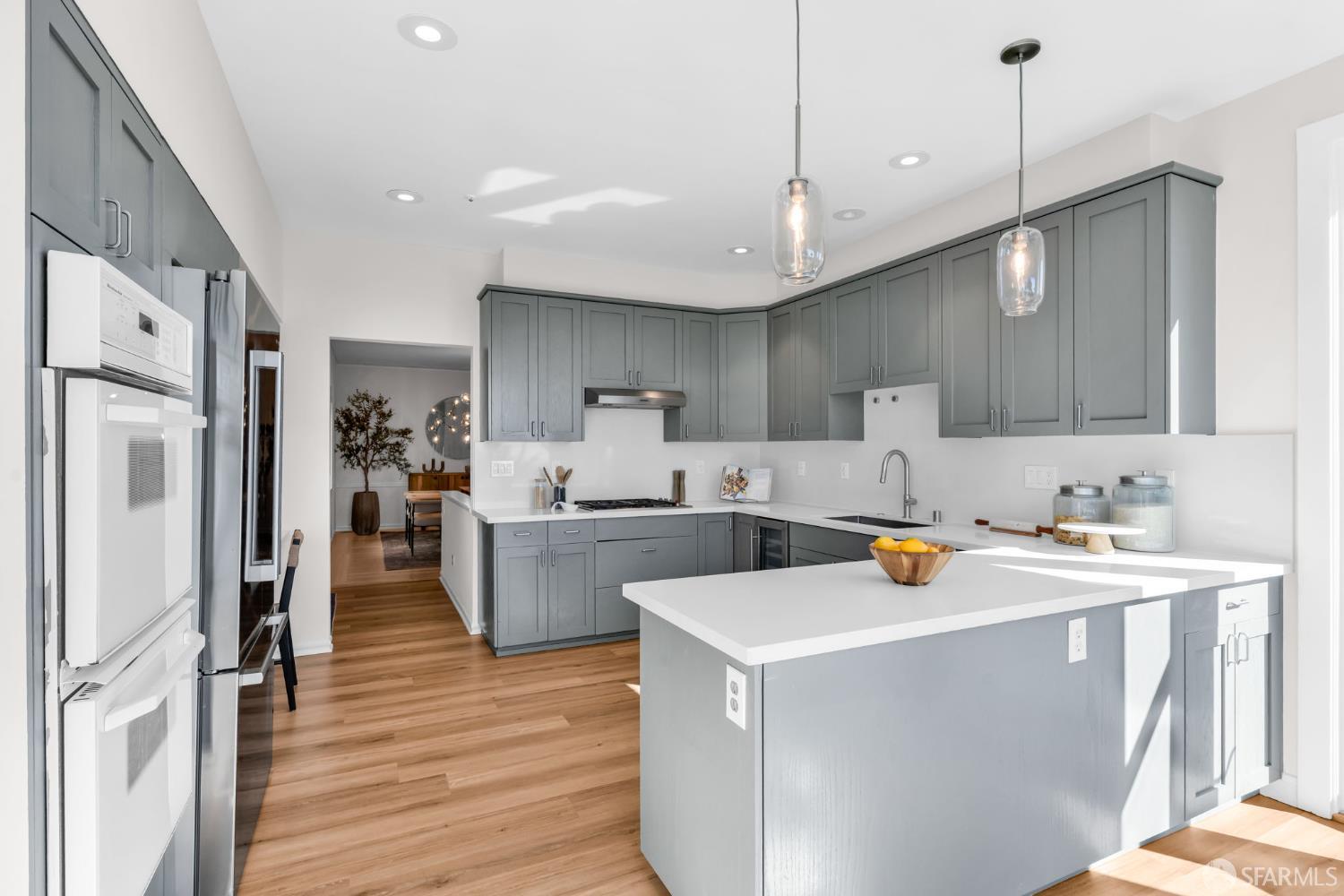 San Francisco, California 94127, United States, 5 Bedrooms Bedrooms, ,3 BathroomsBathrooms,Residential,Pending,236021