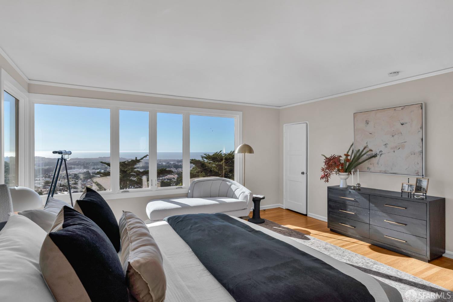 San Francisco, California 94127, United States, 5 Bedrooms Bedrooms, ,3 BathroomsBathrooms,Residential,Pending,236021