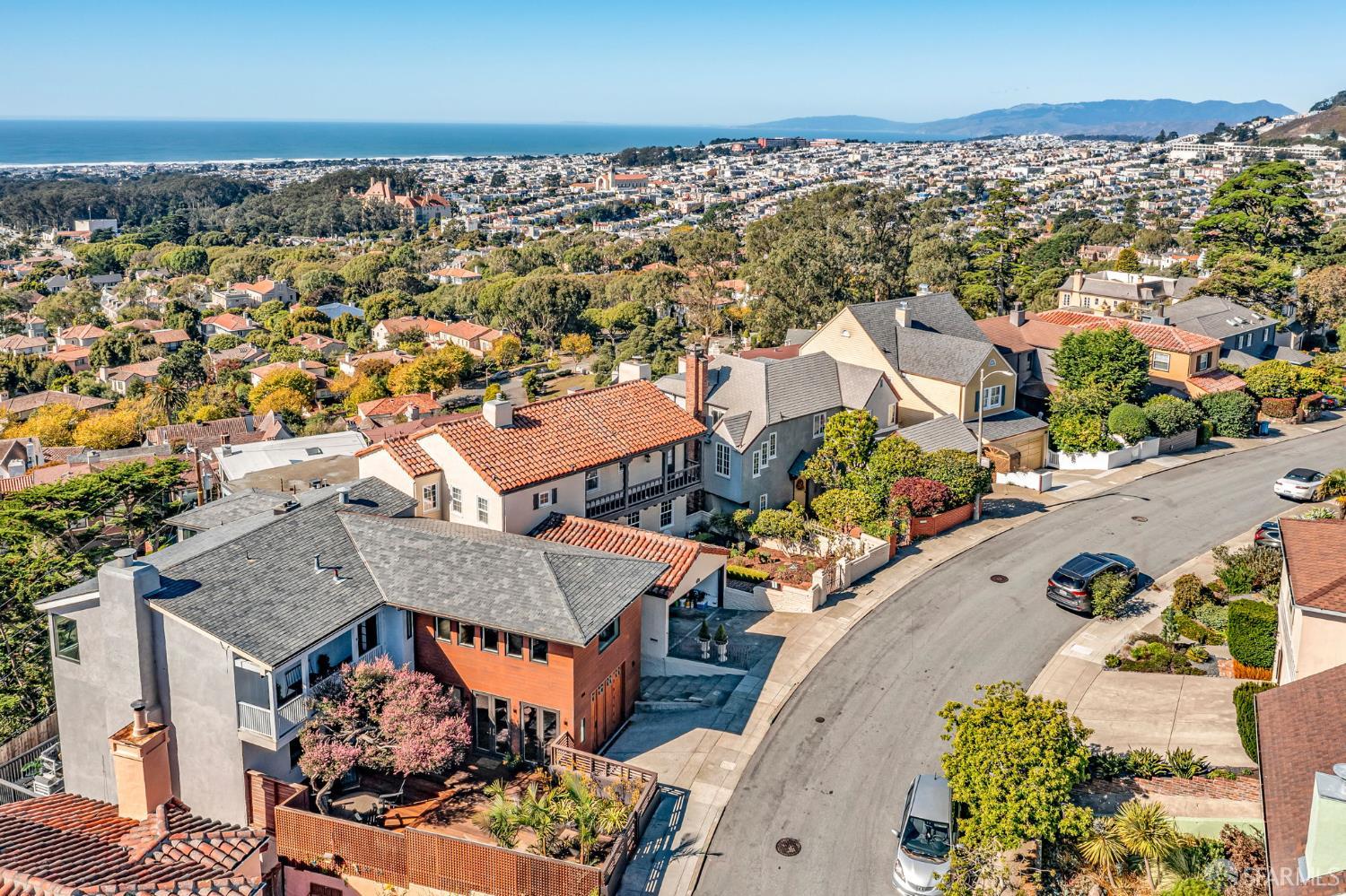 San Francisco, California 94127, United States, 5 Bedrooms Bedrooms, ,3 BathroomsBathrooms,Residential,Pending,236021