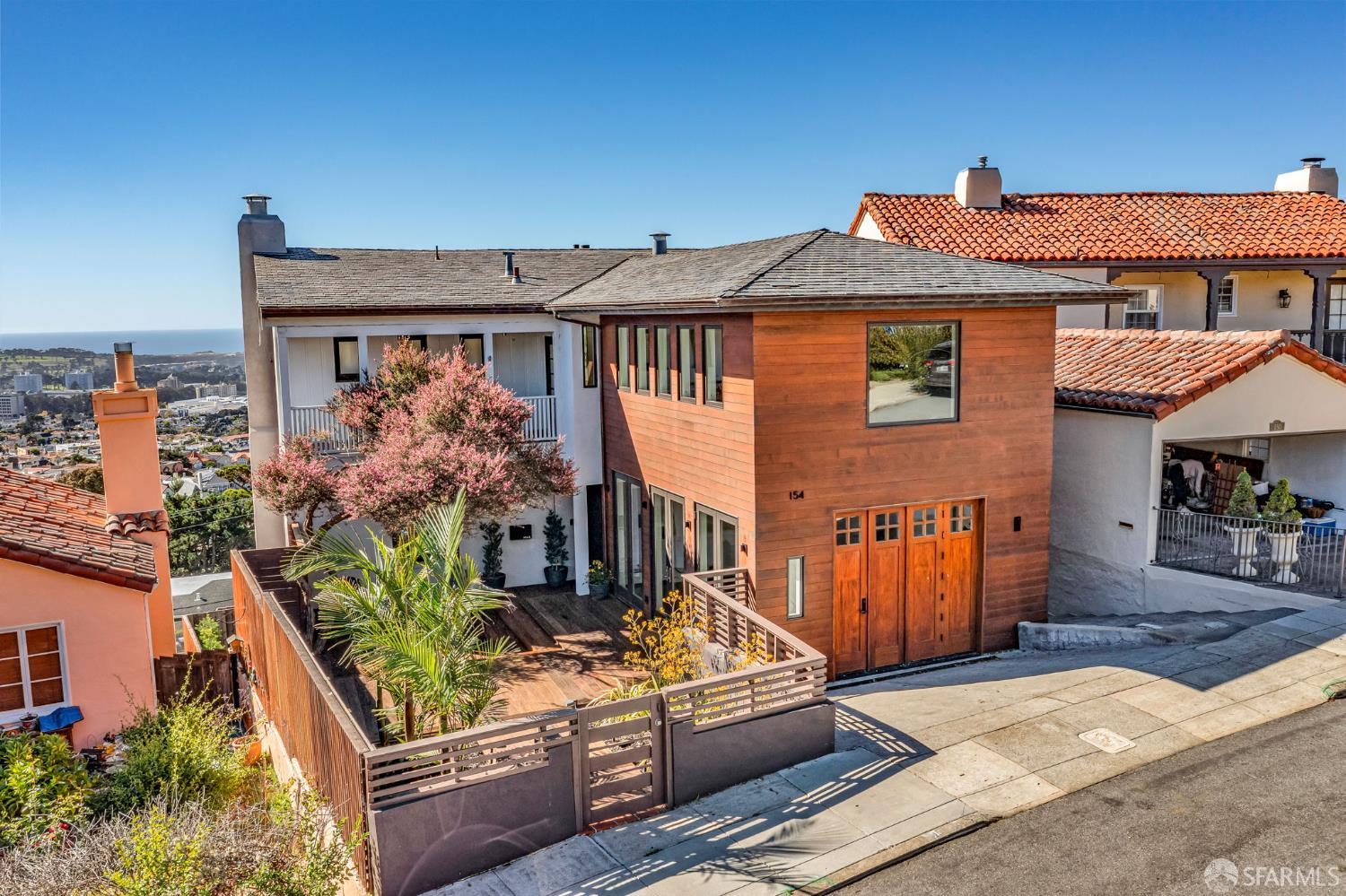 San Francisco, California 94127, United States, 5 Bedrooms Bedrooms, ,3 BathroomsBathrooms,Residential,Pending,236021