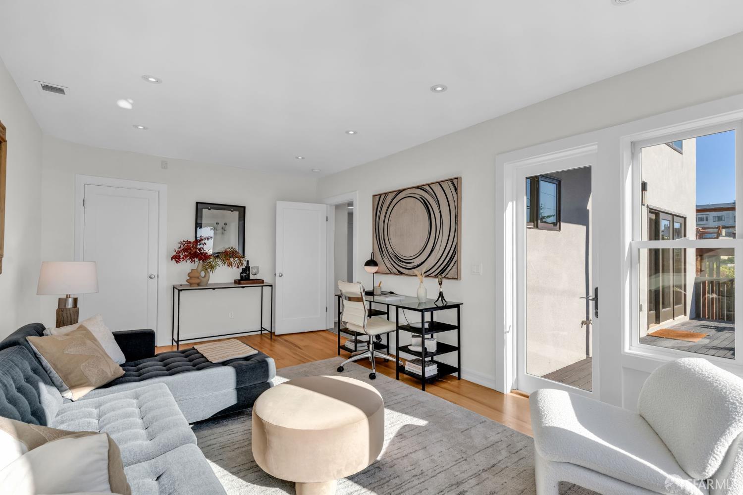 San Francisco, California 94127, United States, 5 Bedrooms Bedrooms, ,3 BathroomsBathrooms,Residential,Pending,236021