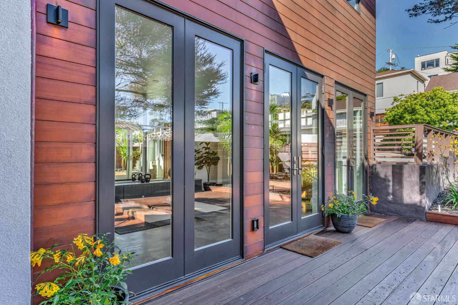 San Francisco, California 94127, United States, 5 Bedrooms Bedrooms, ,3 BathroomsBathrooms,Residential,Pending,236021