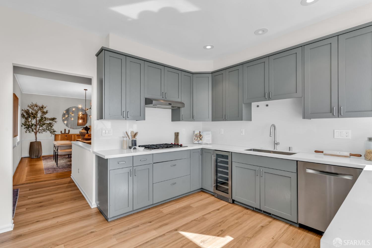 San Francisco, California 94127, United States, 5 Bedrooms Bedrooms, ,3 BathroomsBathrooms,Residential,Pending,236021