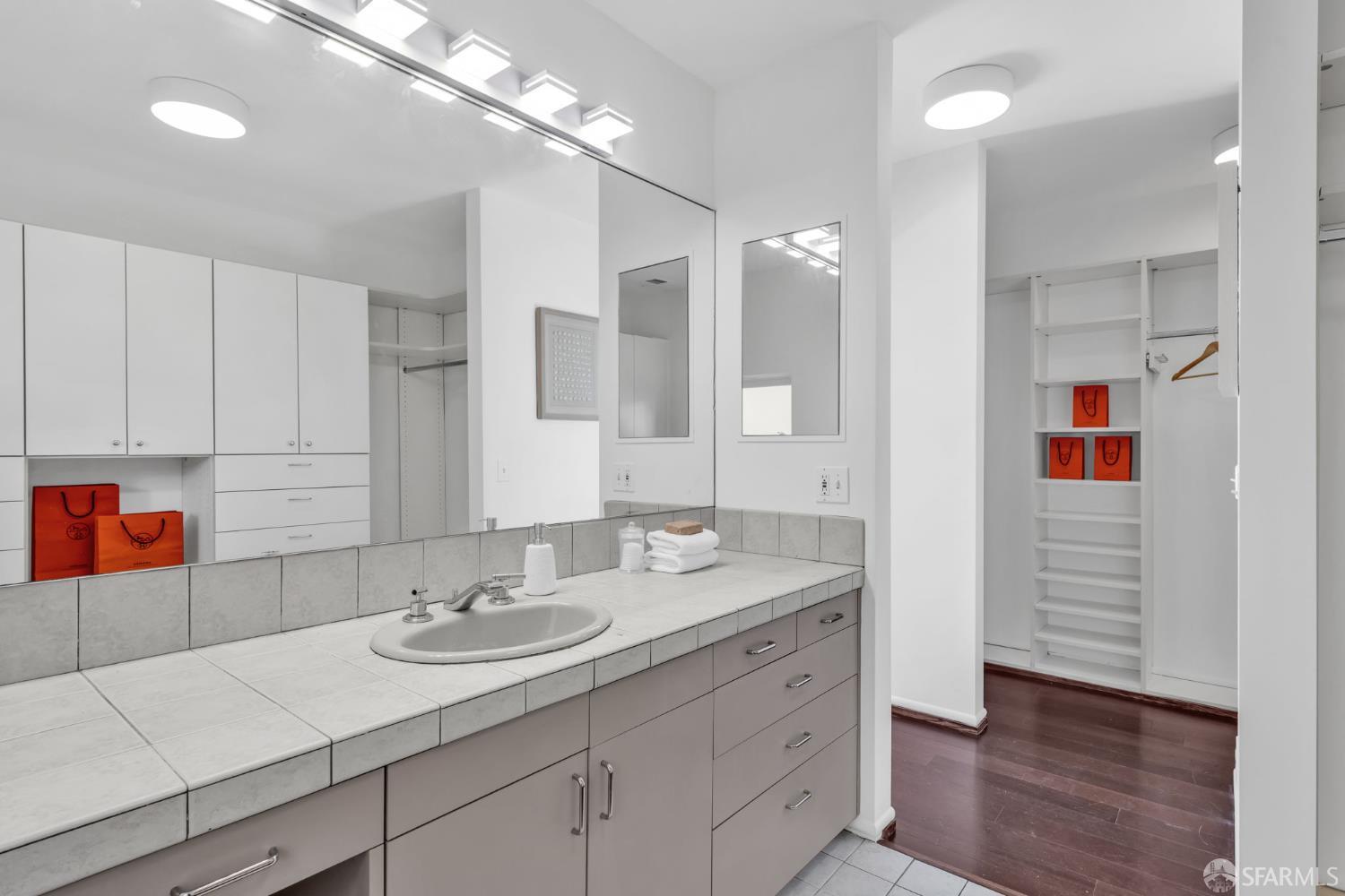 San Francisco, California 94127, United States, 5 Bedrooms Bedrooms, ,3 BathroomsBathrooms,Residential,Pending,236021