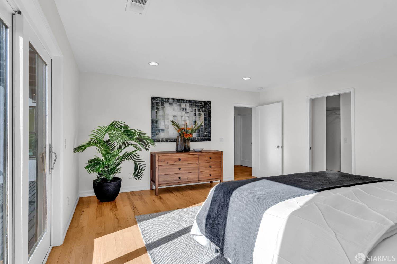 San Francisco, California 94127, United States, 5 Bedrooms Bedrooms, ,3 BathroomsBathrooms,Residential,Pending,236021