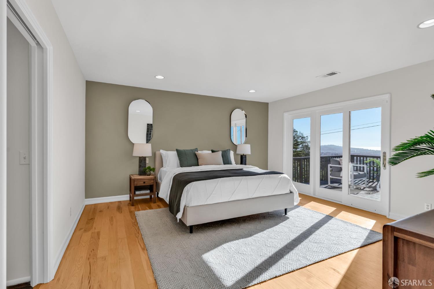 San Francisco, California 94127, United States, 5 Bedrooms Bedrooms, ,3 BathroomsBathrooms,Residential,Pending,236021