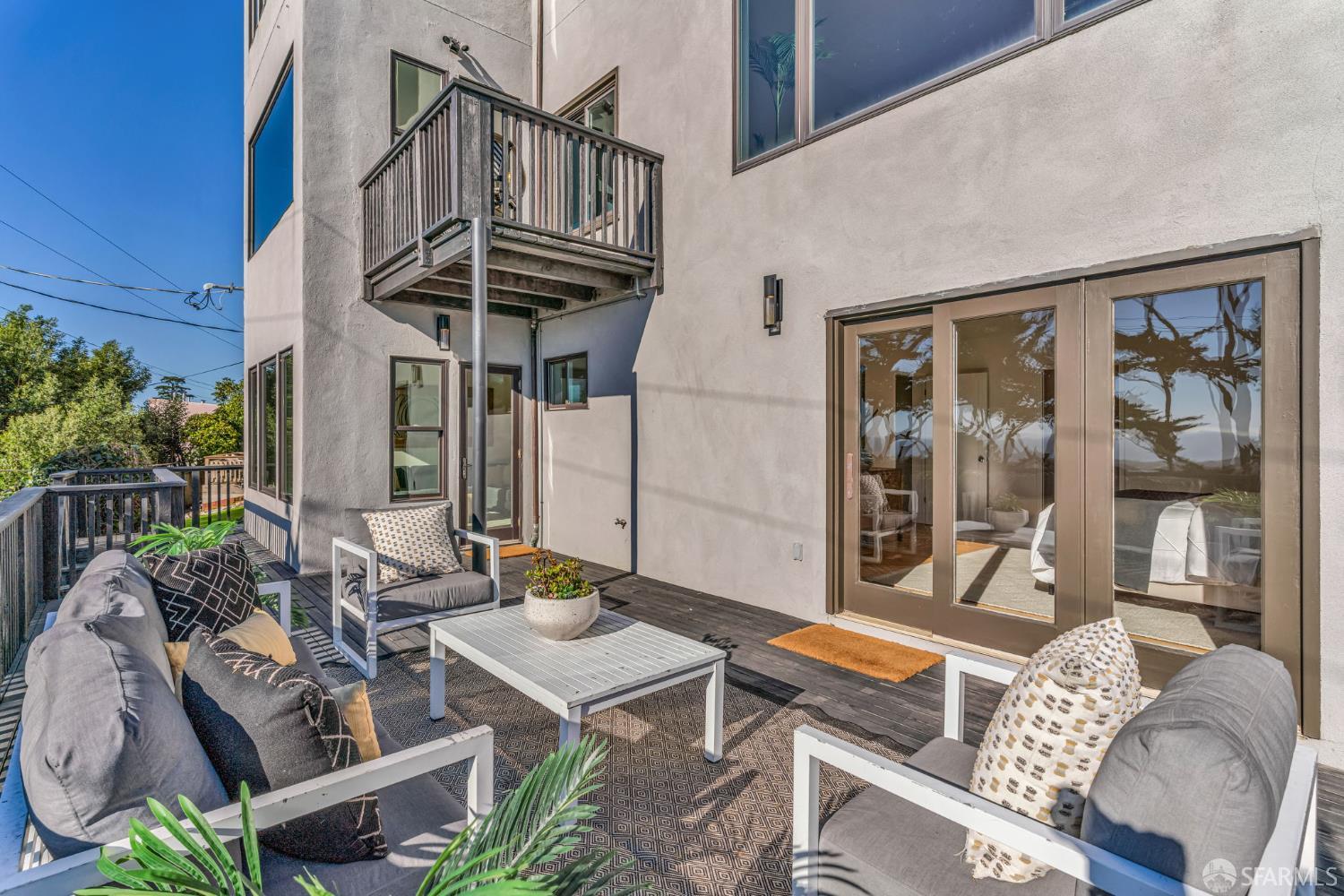 San Francisco, California 94127, United States, 5 Bedrooms Bedrooms, ,3 BathroomsBathrooms,Residential,Pending,236021