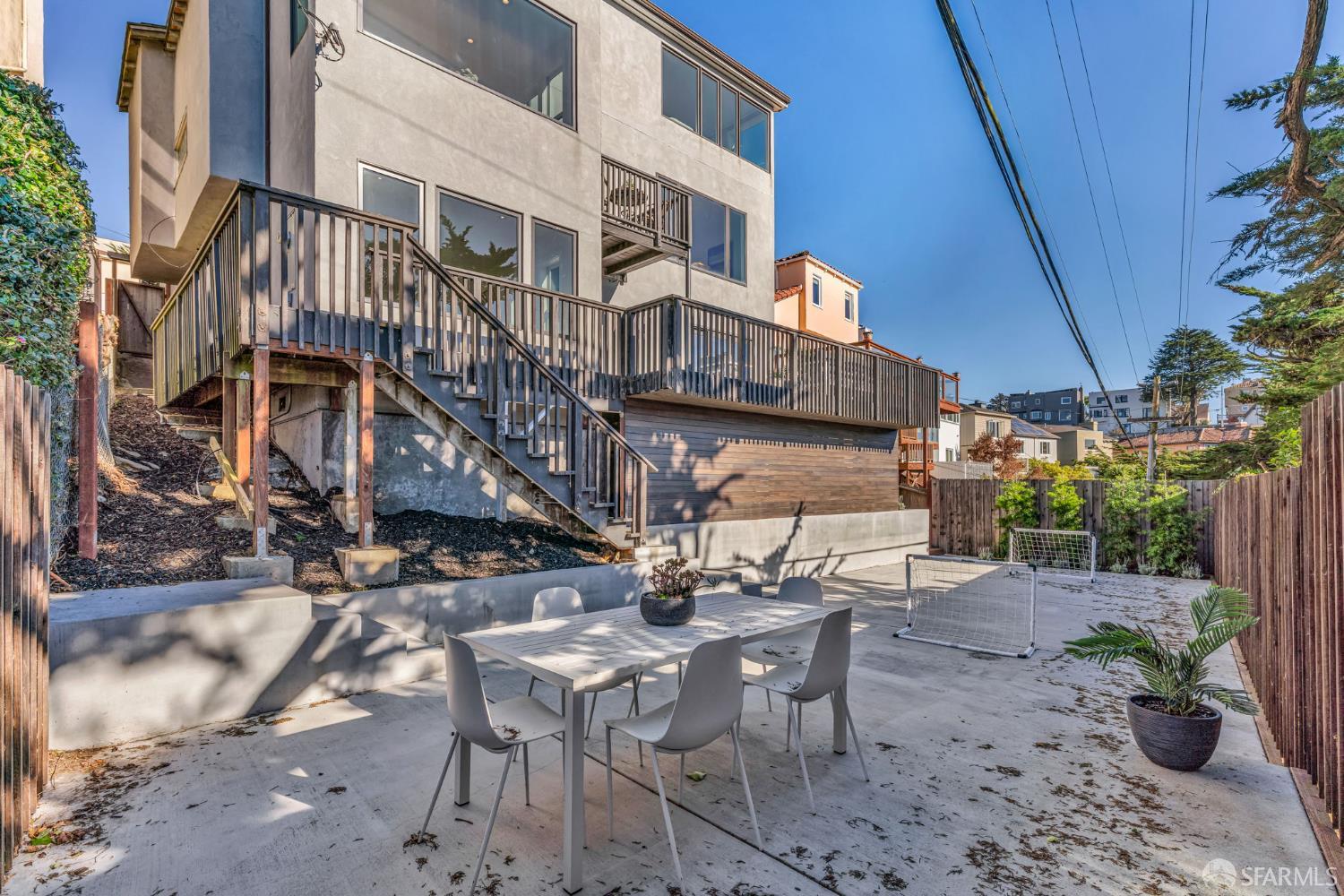 San Francisco, California 94127, United States, 5 Bedrooms Bedrooms, ,3 BathroomsBathrooms,Residential,Pending,236021