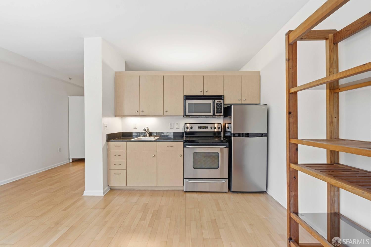 140 South Van Ness Avenue 437