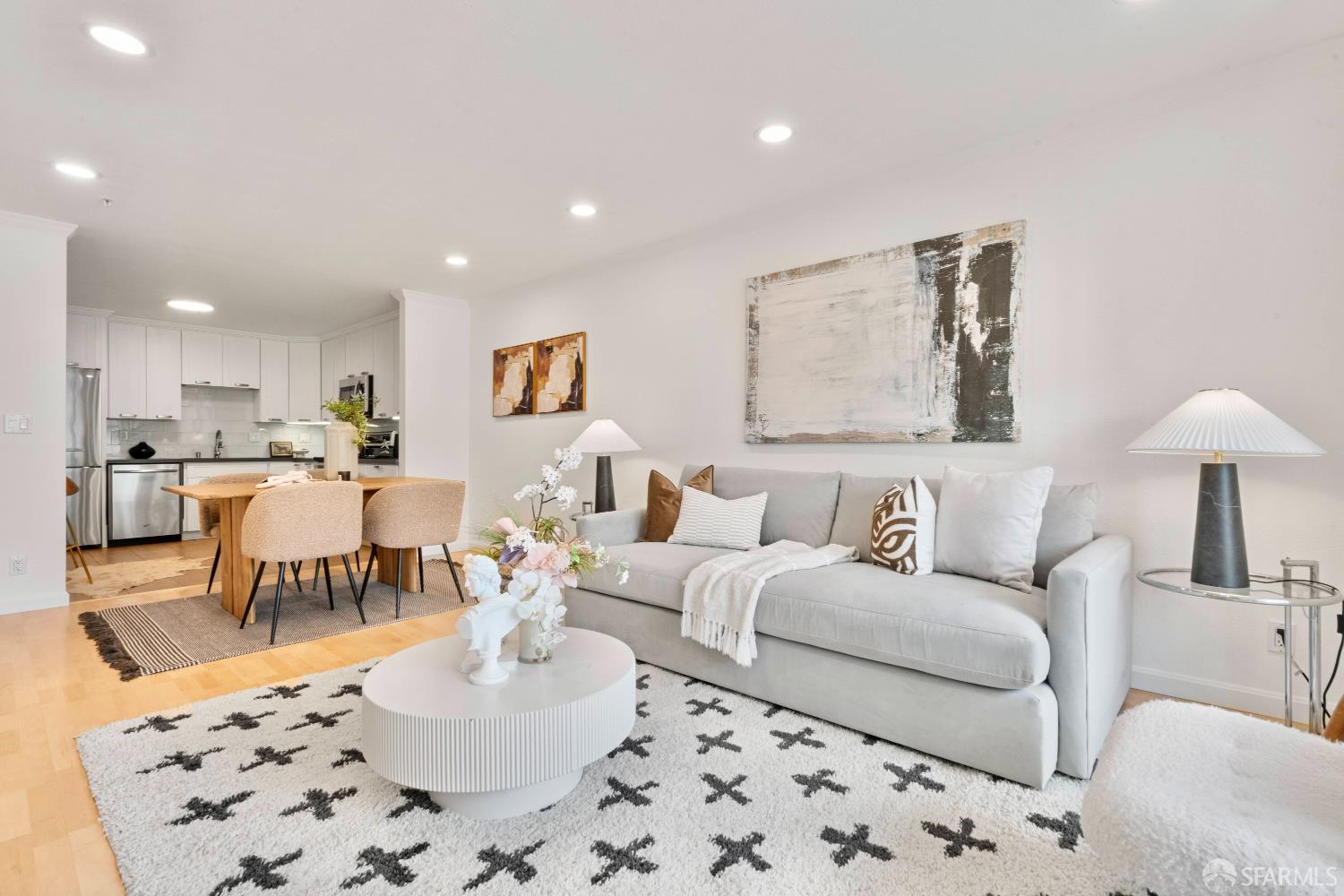 550 S Van Ness Avenue 208