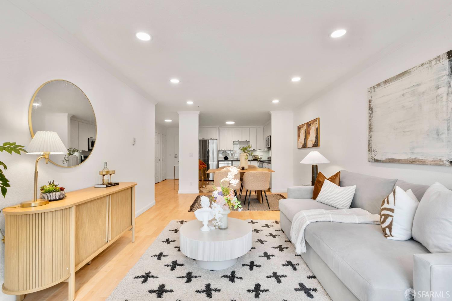 550 S Van Ness Avenue 208