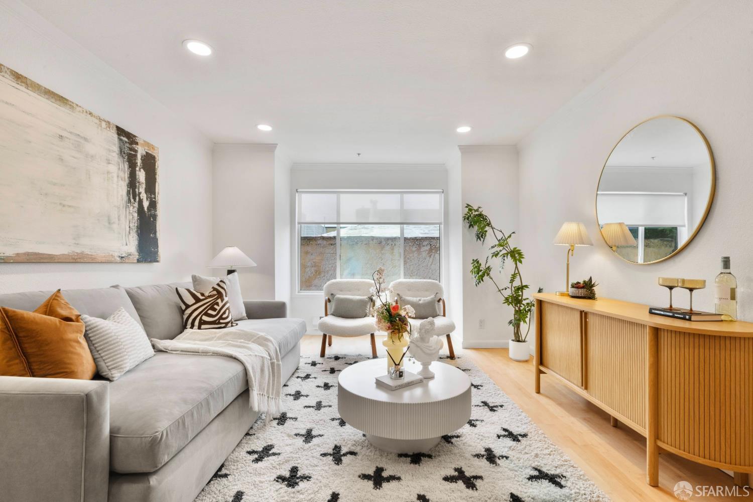 550 S Van Ness Avenue 208