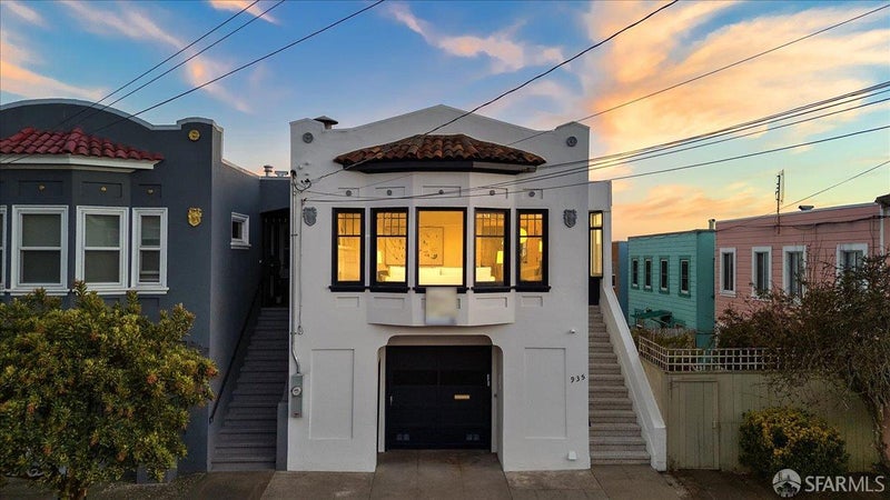 935 Rivera Street