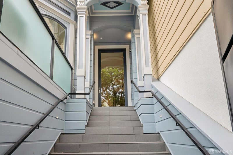837 South Van Ness Avenue