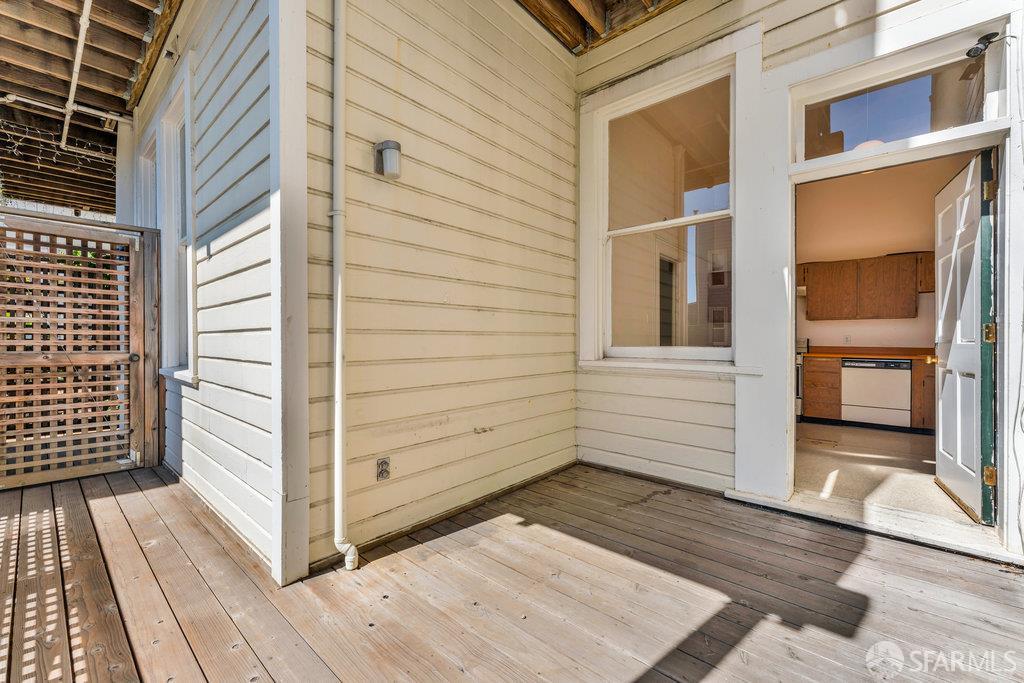 San Francisco, California 94115, United States, 4 Bedrooms Bedrooms, ,3 BathroomsBathrooms,Residential,Pending,217785