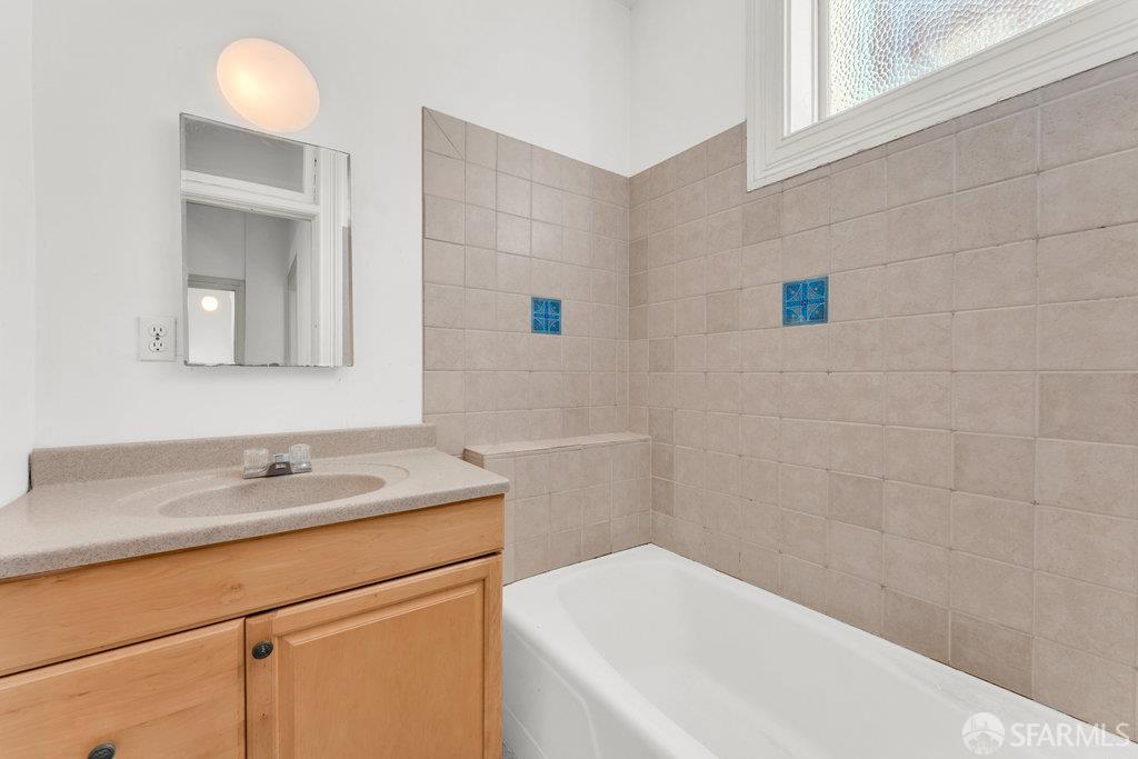 San Francisco, California 94115, United States, 4 Bedrooms Bedrooms, ,3 BathroomsBathrooms,Residential,Pending,217785