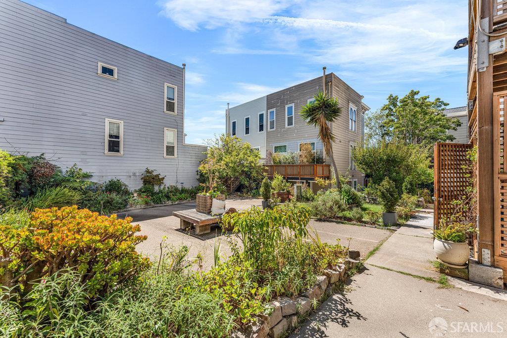 San Francisco, California 94115, United States, 4 Bedrooms Bedrooms, ,3 BathroomsBathrooms,Residential,Pending,217785