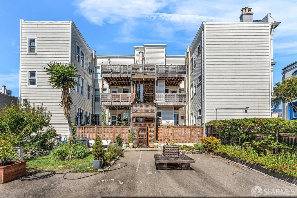 San Francisco, California 94115, United States, 4 Bedrooms Bedrooms, ,3 BathroomsBathrooms,Residential,Pending,217785