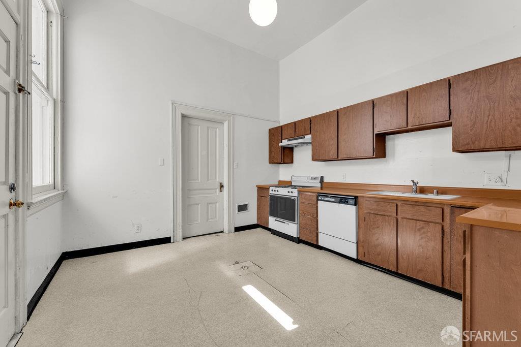 San Francisco, California 94115, United States, 4 Bedrooms Bedrooms, ,3 BathroomsBathrooms,Residential,Pending,217785