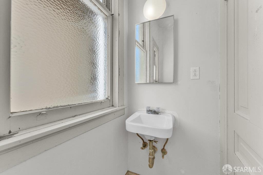 San Francisco, California 94115, United States, 4 Bedrooms Bedrooms, ,3 BathroomsBathrooms,Residential,Pending,217785